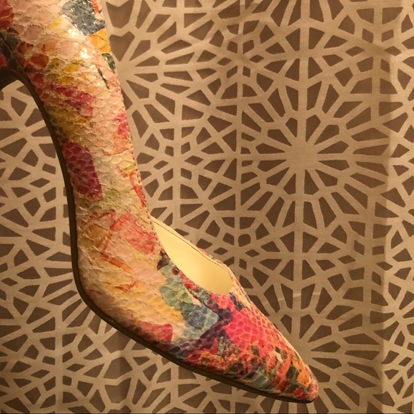 Anne Klein Iflex 8.5 Colorful Pointed Toe Heels - Picture 14 of 14